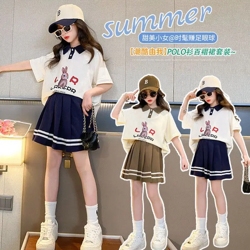 Stylish Summer Outfit for Older Girls2026New printed short-sleeve shorts two-piece set for girls in college style
Stylish Summer Outfit for Older Girls2026New printed short-sleeve shorts two-piece set for girls in college style