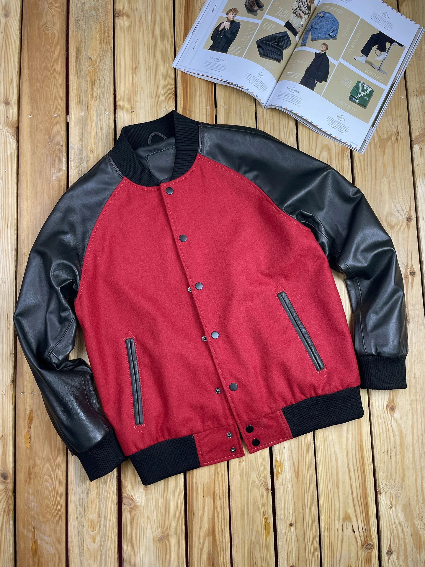 Light Soft eepskin Jaet Red Woolen Coat Loose American Baseball Sle Genuine Leather Coat for Men Warmth And Sle
Light Soft eepskin Jaet Red Woolen Coat Loose American Baseball Sle Genuine Leather Coat for Men Warmth And Sle