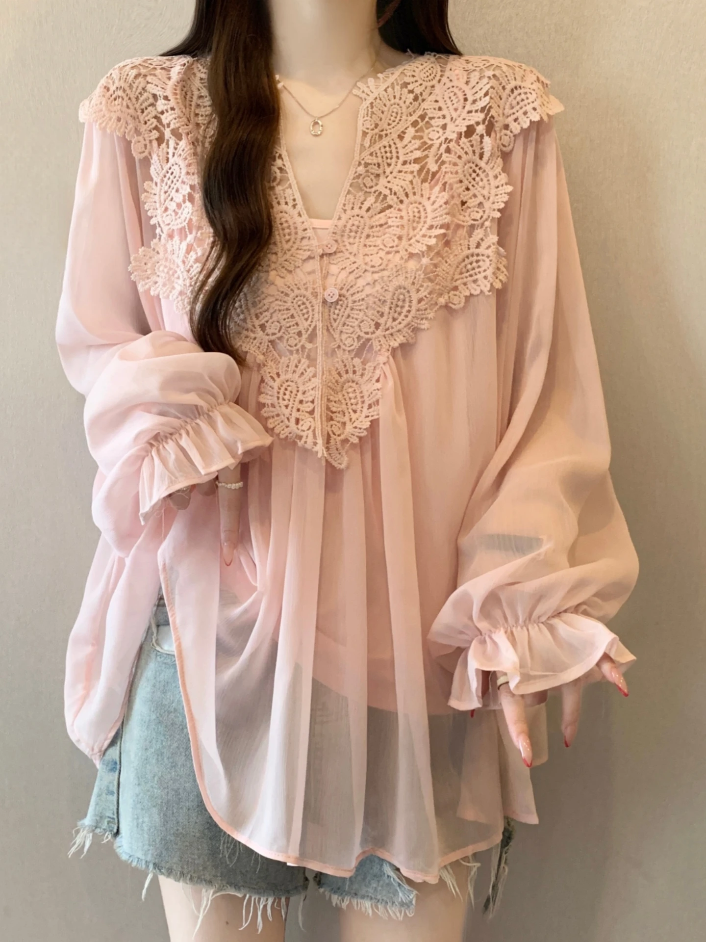 Spring Summer Lace Splice Sun Protection Silk Shirt Strap Vest Two Piece Set Women's plus Size Korean Style Commute Wind
Spring Summer Lace Splice Sun Protection Silk Shirt Strap Vest Two Piece Set Women's plus Size Korean Style Commute Wind