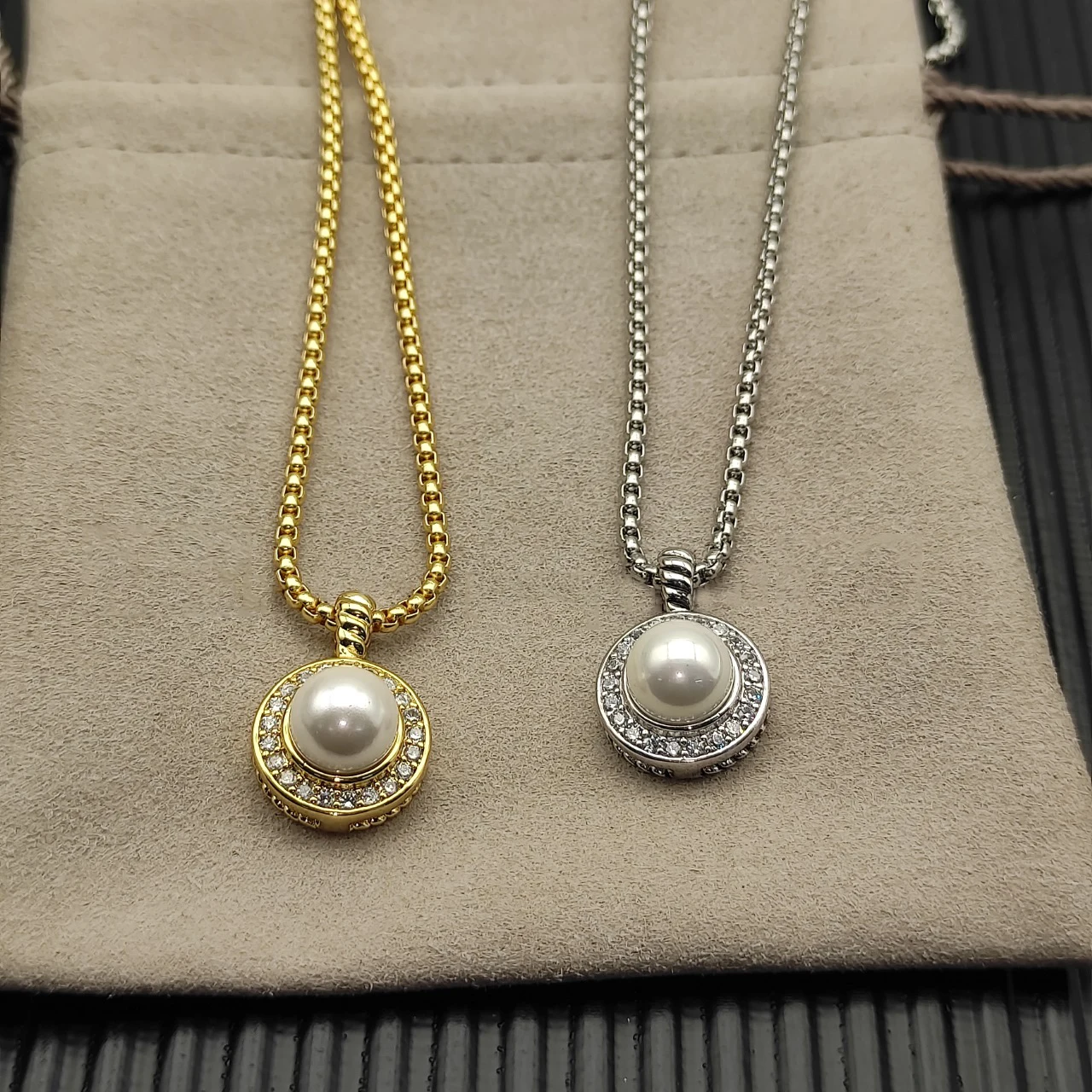 S925 sterling silver new round pearl necklace neutral fashion personality simple temperament trend retro luxury jewelry gift
S925 sterling silver new round pearl necklace neutral fashion personality simple temperament trend retro luxury jewelry gift