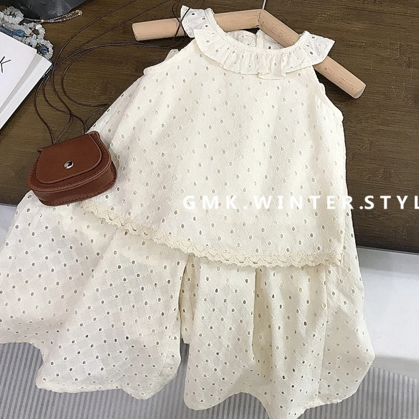 Girls Set 2025 Summer New Children's Clothing Korean Wind Girl Baby Sweet Lotus Collar Hollow Vest Wide Leg Pants Two Sets
Girls Set 2025 Summer New Children's Clothing Korean Wind Girl Baby Sweet Lotus Collar Hollow Vest Wide Leg Pants Two Sets