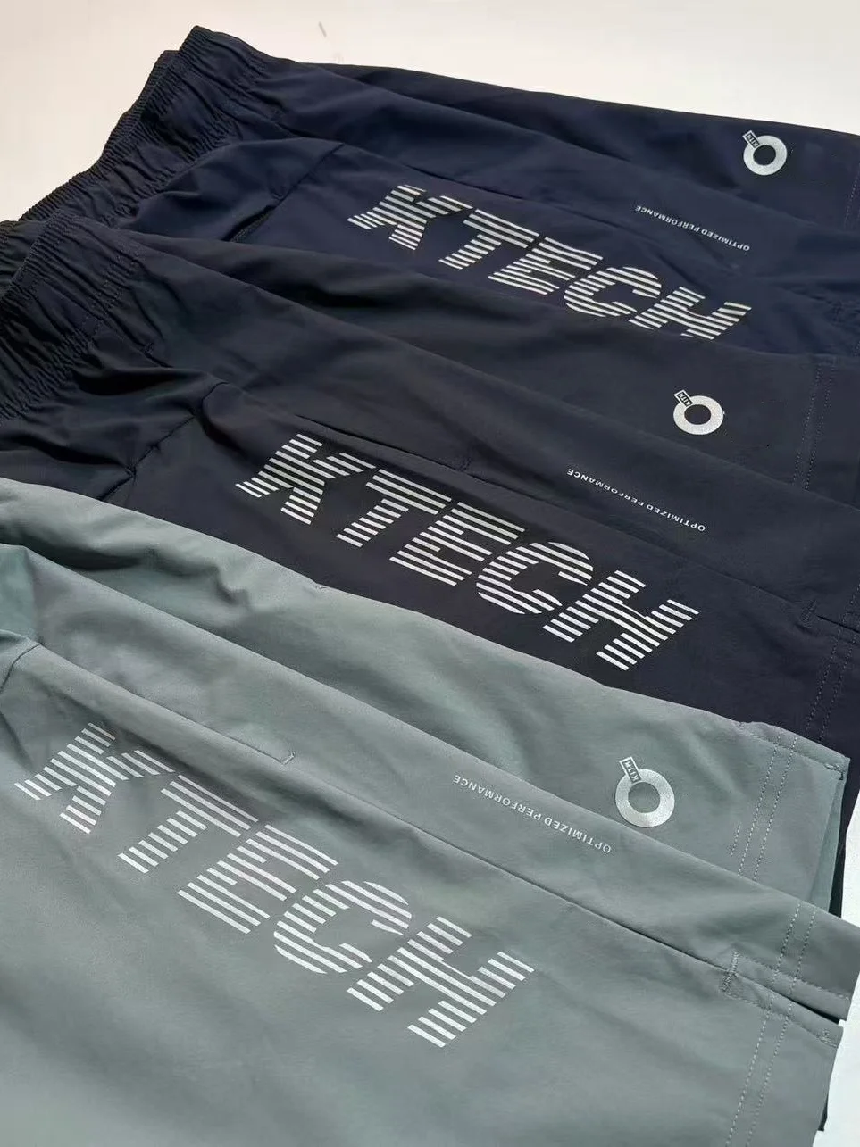 Lightweight Reflective Outdoor Sports Function Kith Shorts Polyester Blend Side Slit Casual Urban Style mid Waist Shorts
Lightweight Reflective Outdoor Sports Function Kith Shorts Polyester Blend Side Slit Casual Urban Style mid Waist Shorts