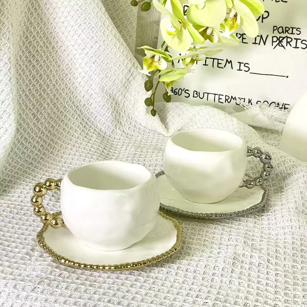 Парные кружки: винтажные керамические чашки с неровным краем и жемчужным эффектом, современные чашки с блюдцами для послеобеденного чая и десертов, офисные кружки, простой подарок
Парные кружки: винтажные керамические чашки с неровным краем и жемчужным эффектом, современные чашки с блюдцами для послеобеденного чая и десертов, офисные кружки, простой подарок