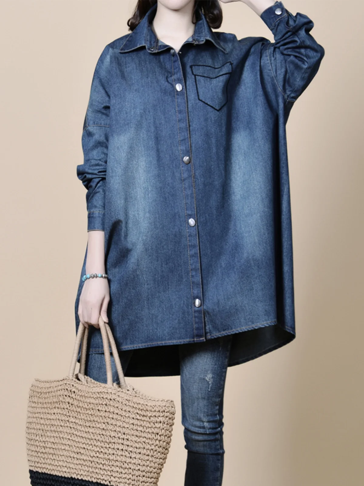 Waed out Vintage Denim irt Lazy Sle Bleach Whitening Private Label European Version Loose Fit Long Sve Mid-Length irt
Waed out Vintage Denim irt Lazy Sle Bleach Whitening Private Label European Version Loose Fit Long Sve Mid-Length irt