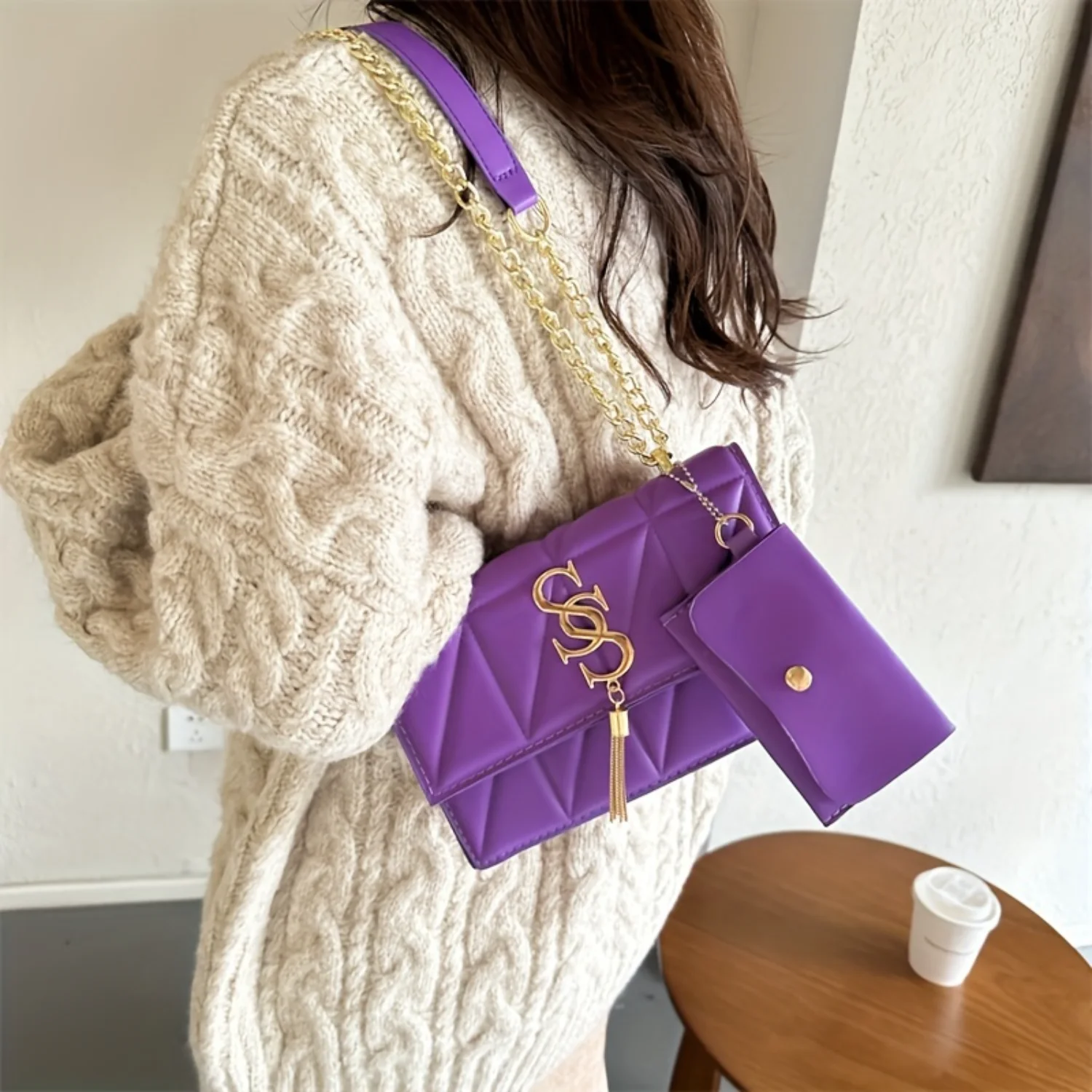 Trendy Shoulder Bag, Personality Large Capacity Shoulder Bag With A Card Holder, Women's Outdoor Commuter Crossbody Bag
Trendy Shoulder Bag, Personality Large Capacity Shoulder Bag With A Card Holder, Women's Outdoor Commuter Crossbody Bag