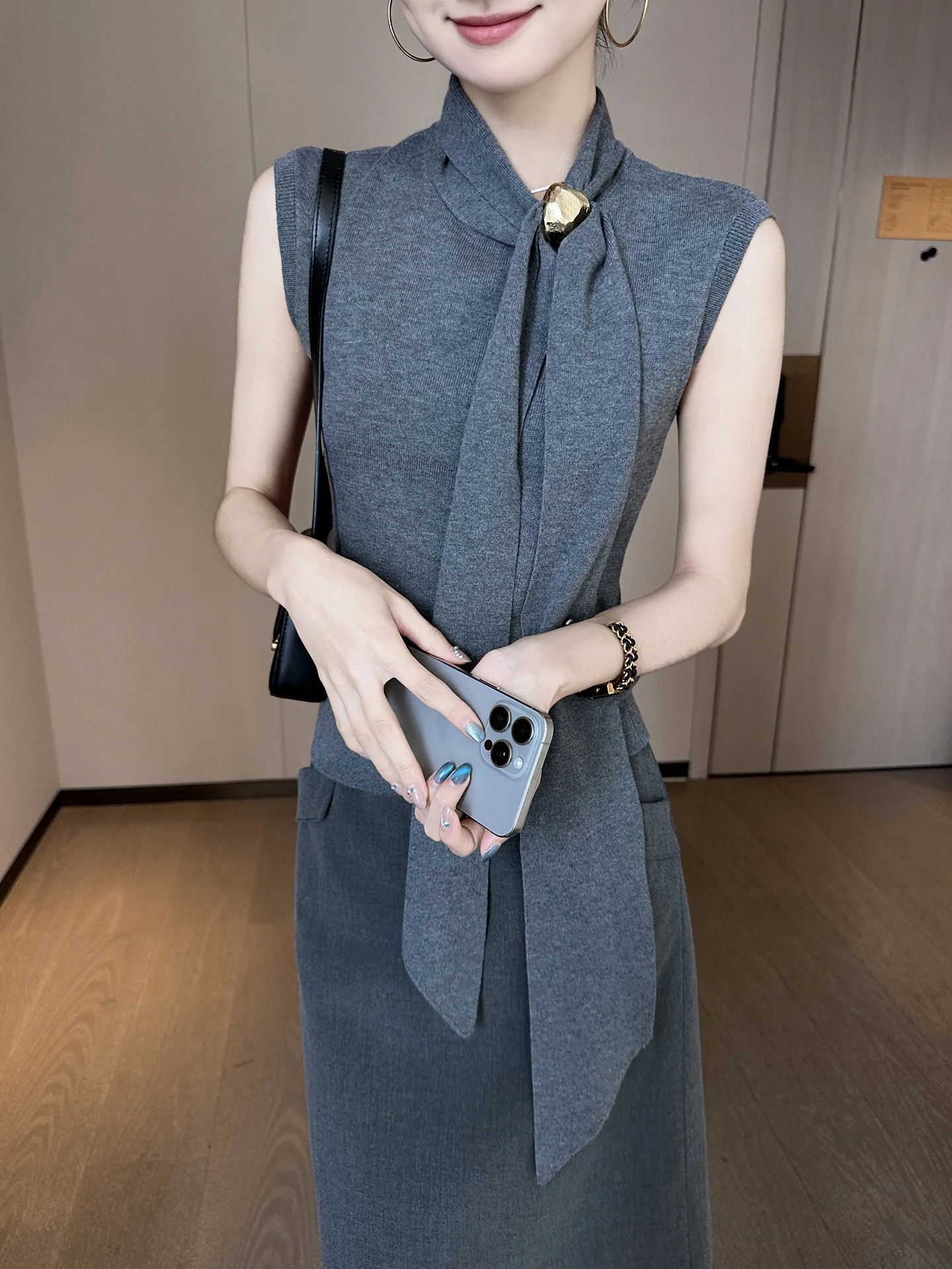 Gray Knitted Vest Women's Summer Casual Belted Sleeveless Top Metal Buckle Straight Cut Soft Fine Yarn Color
Gray Knitted Vest Women's Summer Casual Belted Sleeveless Top Metal Buckle Straight Cut Soft Fine Yarn Color