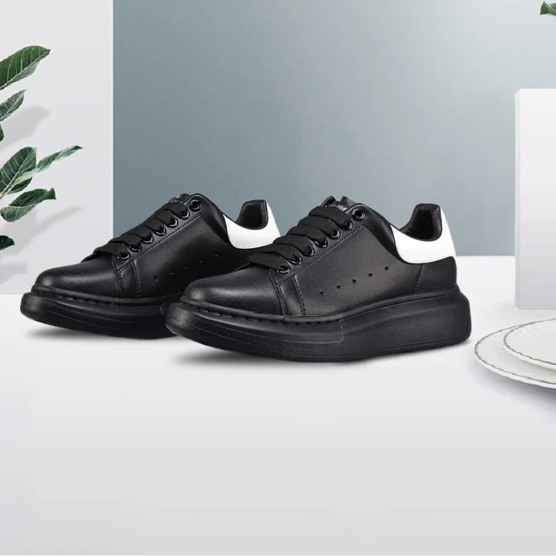A pair of casual shoes made of minimalist style, fashionable and versatile. Trendy sports shoes, suitable for couples to wear.
A pair of casual shoes made of minimalist style, fashionable and versatile. Trendy sports shoes, suitable for couples to wear.
