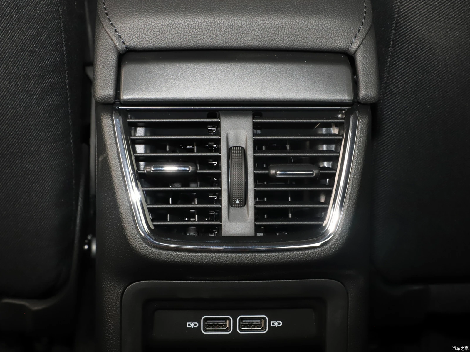 Interior Rear Center Air Vent Conditioning Outlet Air Vent Grill Cover Assembly For Skoda Octavia 3 MK3 A7 2015-2021
Interior Rear Center Air Vent Conditioning Outlet Air Vent Grill Cover Assembly For Skoda Octavia 3 MK3 A7 2015-2021