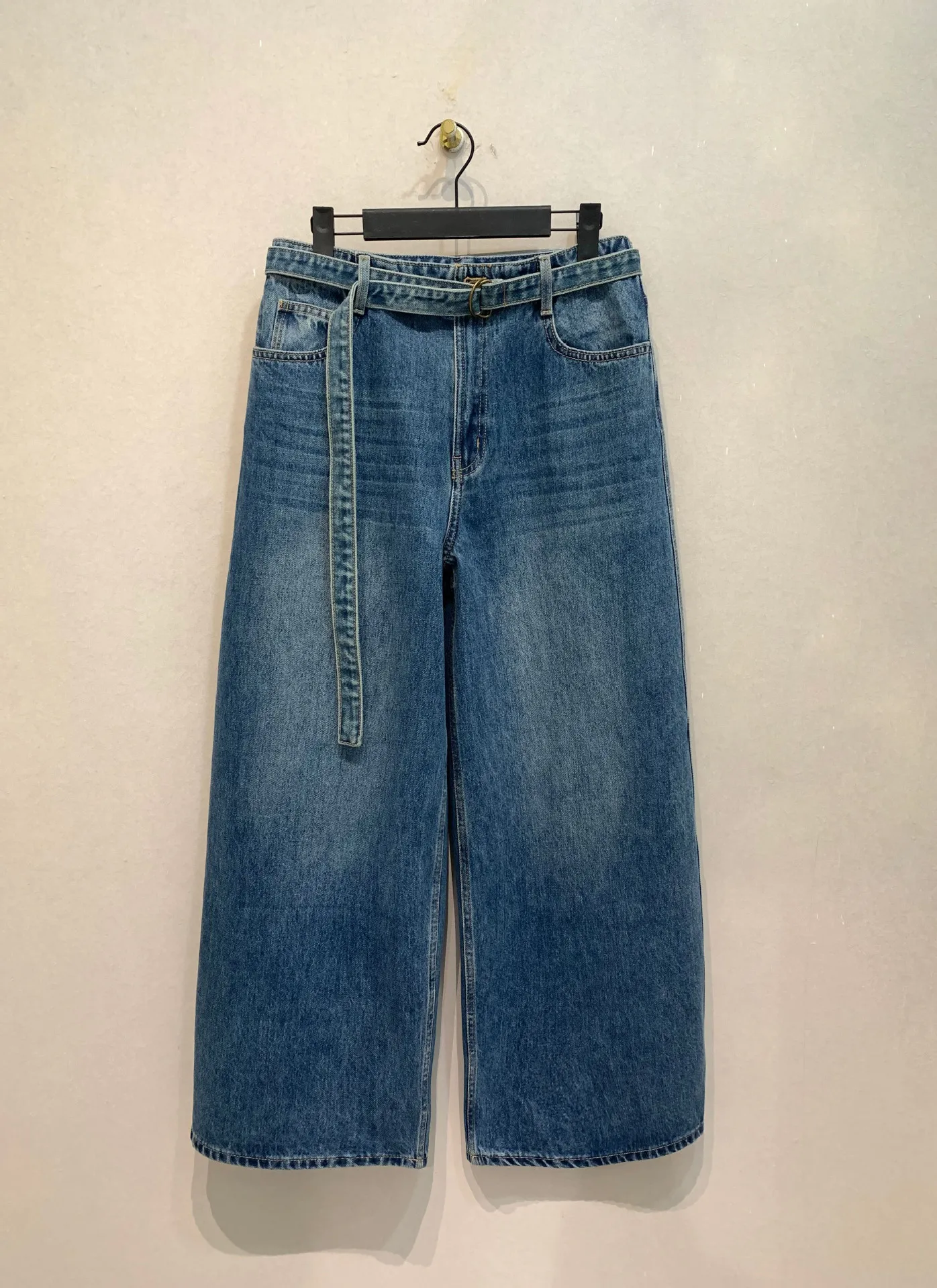 Japanese Simple Casual Baggy Jeans Vintage High Waist Belt Loose Wide Leg Denim Pants 2025 Spring New All-match Trousers Mujer
Japanese Simple Casual Baggy Jeans Vintage High Waist Belt Loose Wide Leg Denim Pants 2025 Spring New All-match Trousers Mujer