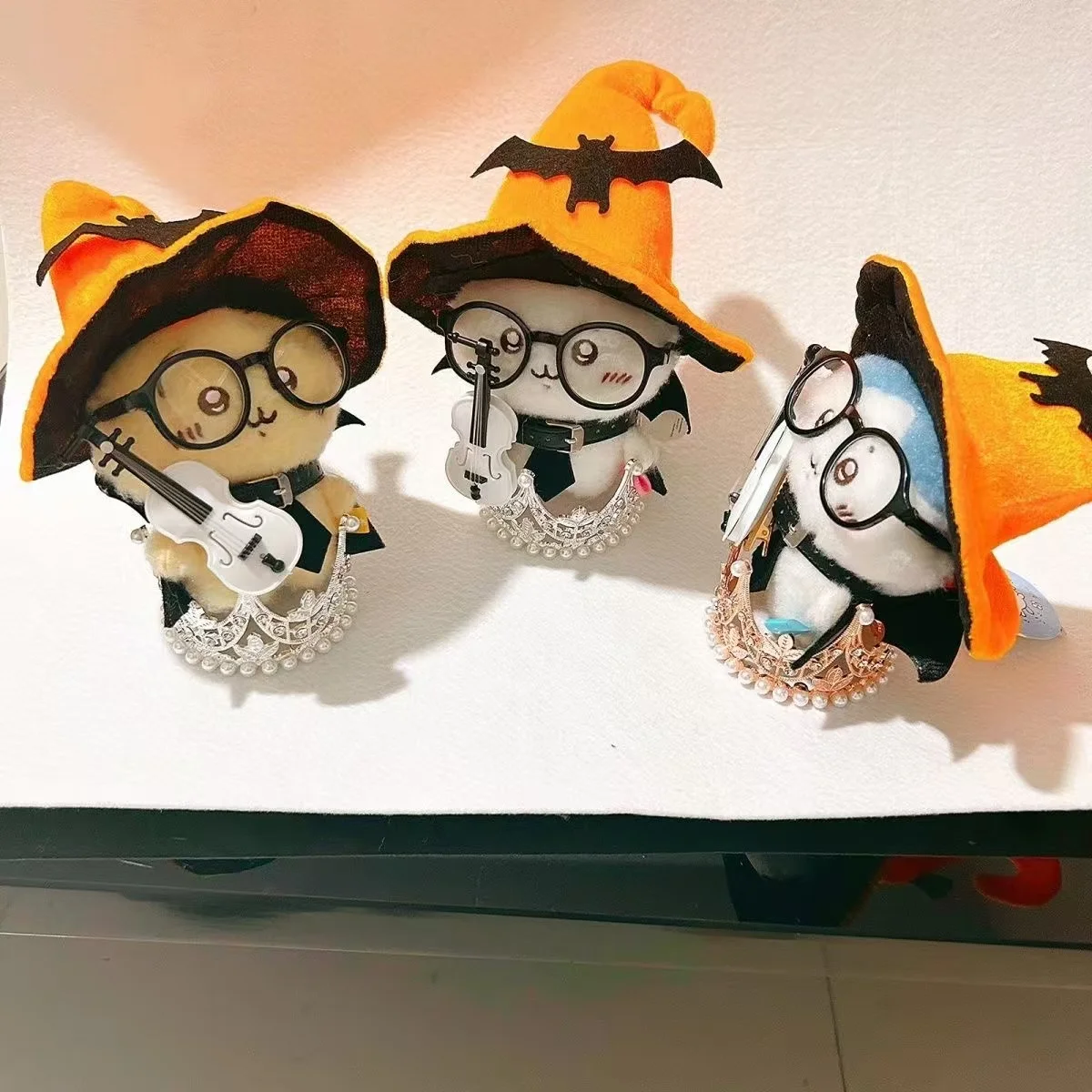 Cute Chiikawa Hachiware Usagi Cute Halloween violin series removable, plush keychain backpack pendant for children's gifts
Cute Chiikawa Hachiware Usagi Cute Halloween violin series removable, plush keychain backpack pendant for children's gifts
