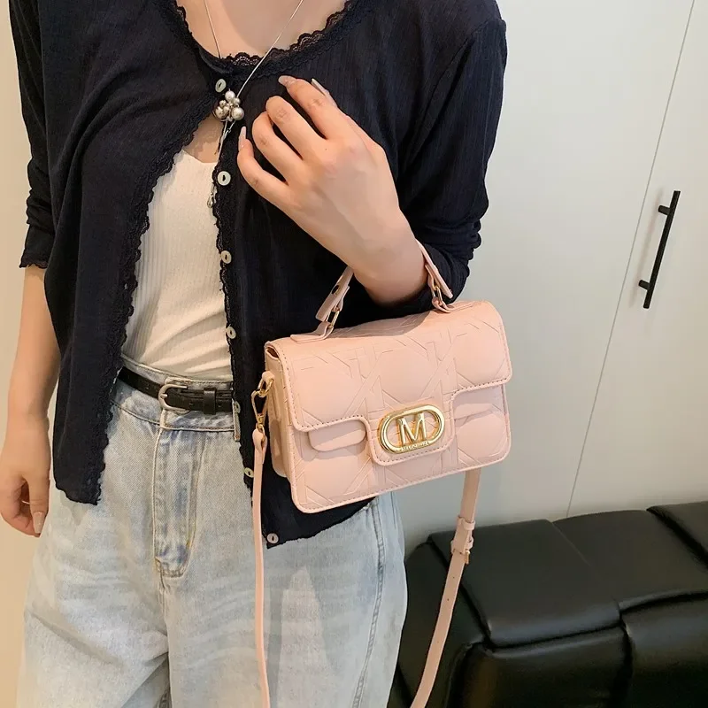 Classic High-End Diaper Bag For Women Designer Crossbody Handbag Elegant Leather Tote Minimalist Vintage Large Capacity Bag
Classic High-End Diaper Bag For Women Designer Crossbody Handbag Elegant Leather Tote Minimalist Vintage Large Capacity Bag