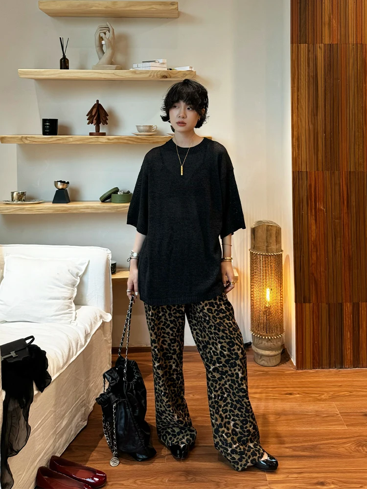 Летняя трикотажная футболка из шелковистой ткани, однотонная, свободного кроя, дышащая, впитывающая пот, легкая, с круглым вырезом, стандартного размера.
Летняя трикотажная футболка из шелковистой ткани, однотонная, свободного кроя, дышащая, впитывающая пот, легкая, с круглым вырезом, стандартного размера.