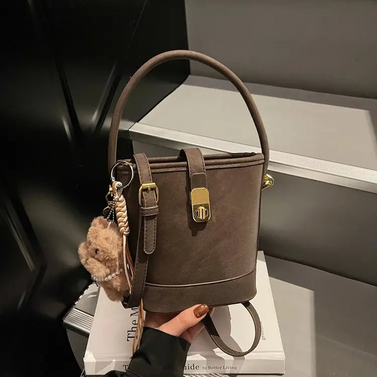 Женская сумка-тоут через плечо для поездок на работу, новинка 2026 года, высококачественная, вместительная, модная, универсальная сумка-ведро
Женская сумка-тоут через плечо для поездок на работу, новинка 2026 года, высококачественная, вместительная, модная, универсальная сумка-ведро