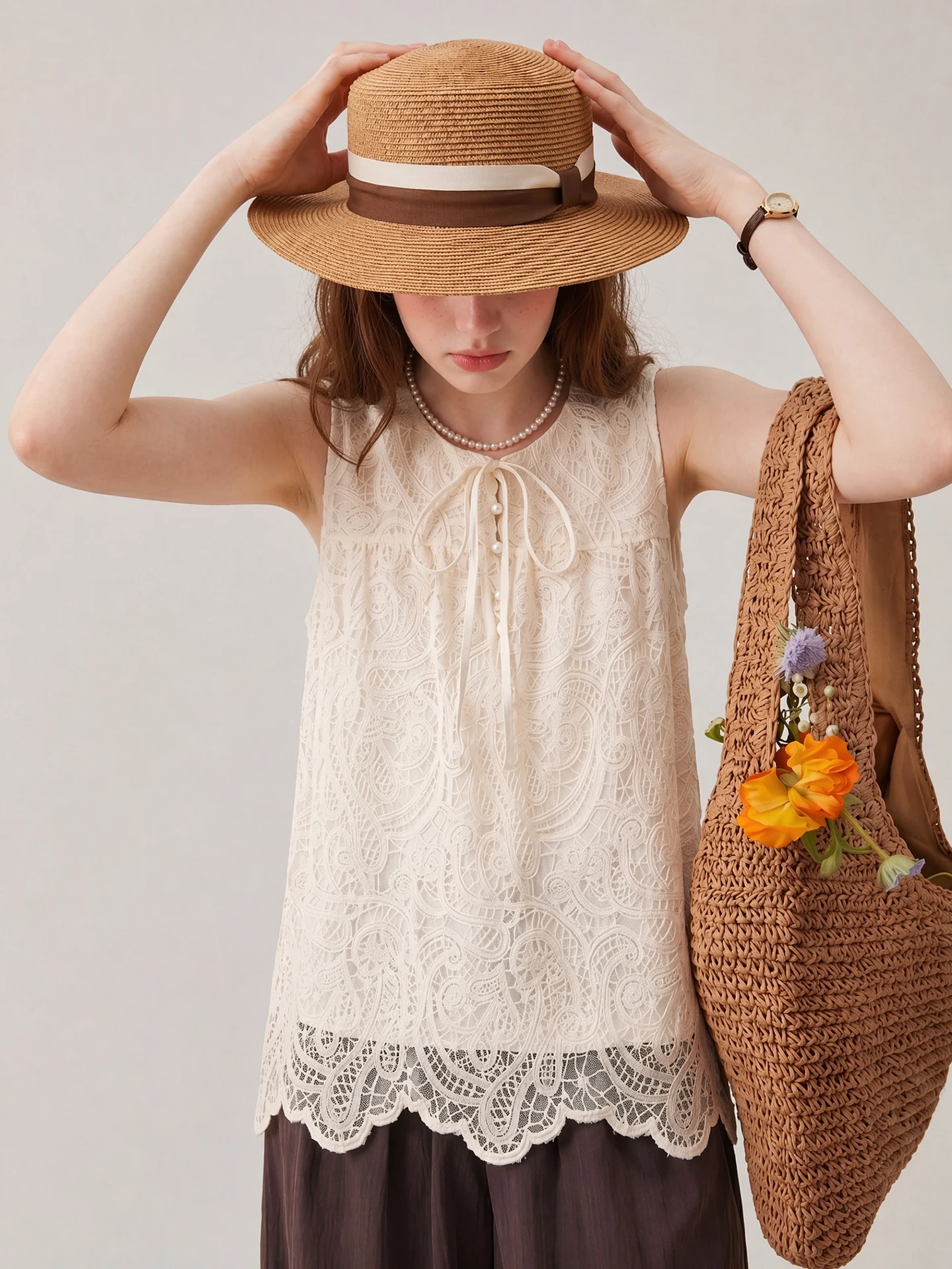 Loose Lace Shirt Embroidered Belt Sleeveless Afternoon Tea Summer Polyester Fiber round Neck Button Closure Women's Shirt
Loose Lace Shirt Embroidered Belt Sleeveless Afternoon Tea Summer Polyester Fiber round Neck Button Closure Women's Shirt