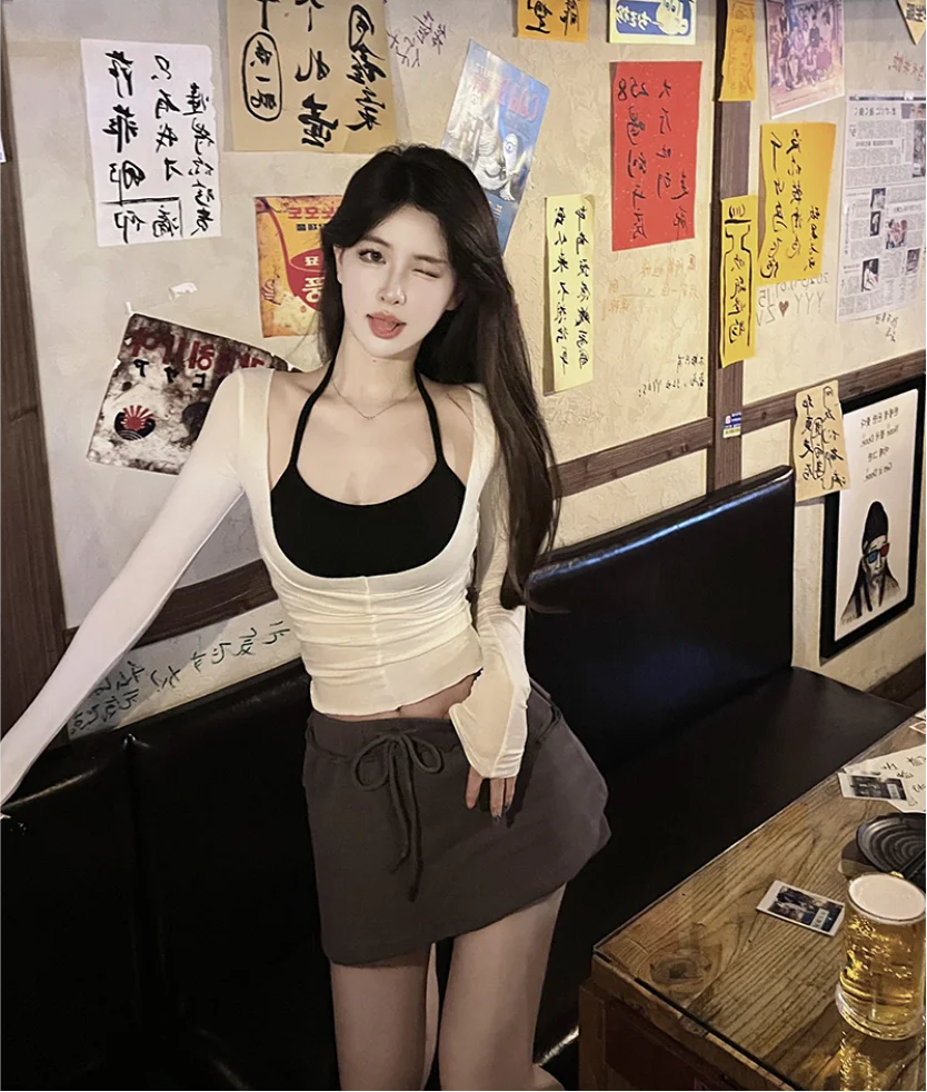 Sexy Short Sleeveless T-shirt Women's Fashion Design Slim Fit Long Sleeve U-Neck Pleated Top for Autumn Polyester Material
Sexy Short Sleeveless T-shirt Women's Fashion Design Slim Fit Long Sleeve U-Neck Pleated Top for Autumn Polyester Material