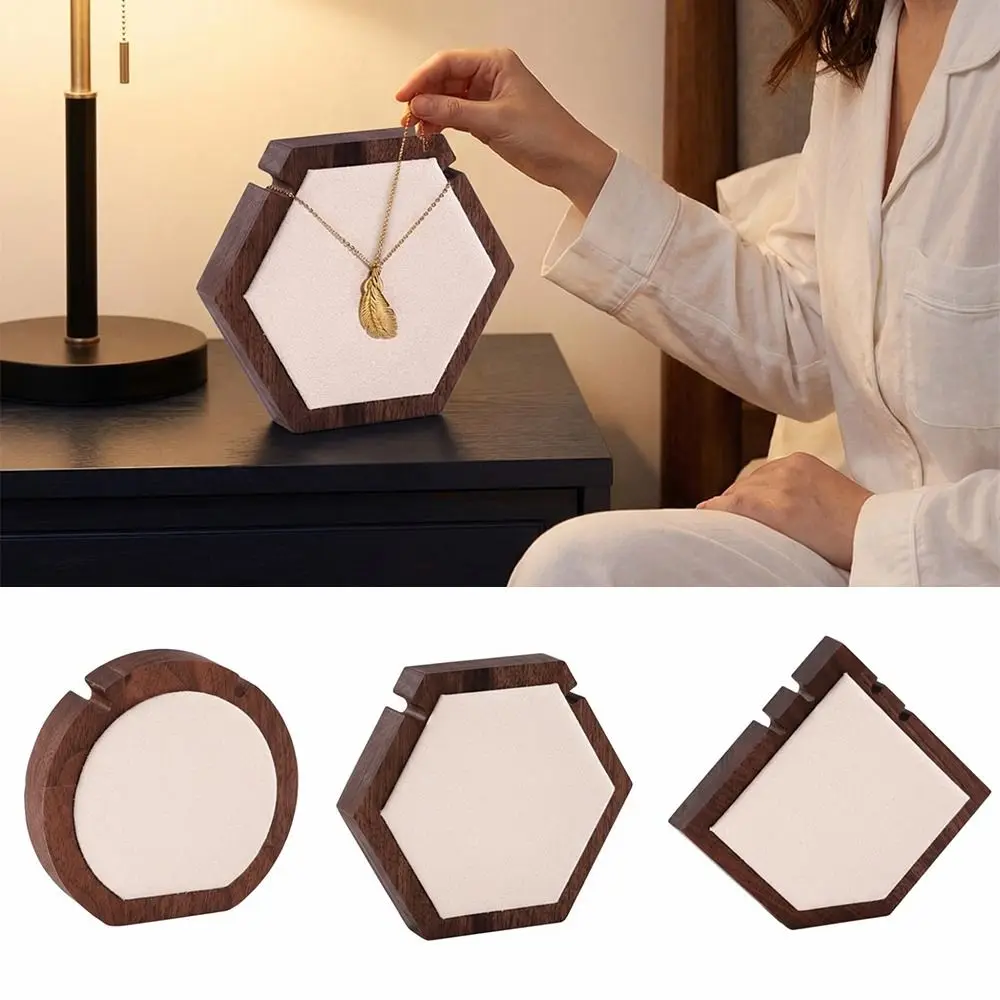 Элегантная компактная подвесная подставка для украшений, простая в сборке, винтажная, из гладкого дерева, с бархатной отделкой, витрина для ювелирных изделий
Элегантная компактная подвесная подставка для украшений, простая в сборке, винтажная, из гладкого дерева, с бархатной отделкой, витрина для ювелирных изделий
