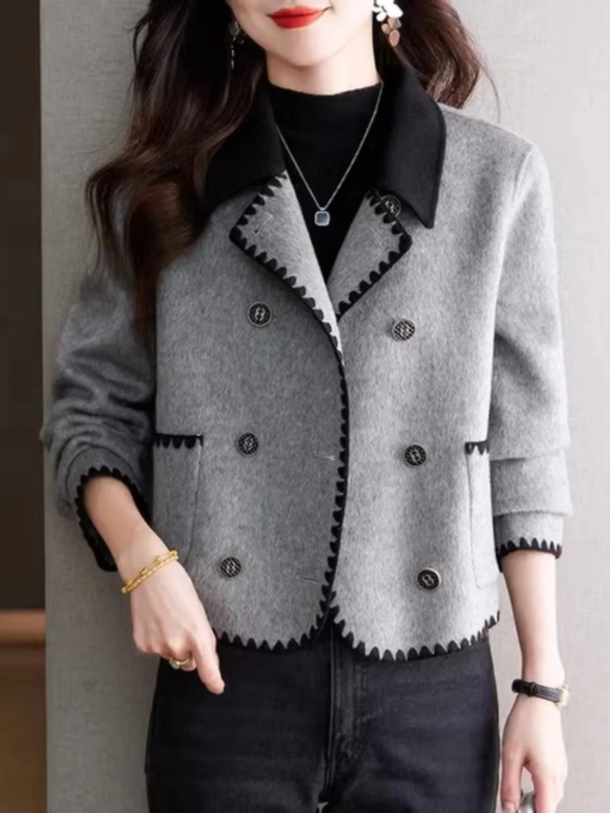 Double-Sided Woolen Short Coat Lady Spring Autumn 2026 New Small Size Outerwear Top Winter Coat Pure Color Collar Button
Double-Sided Woolen Short Coat Lady Spring Autumn 2026 New Small Size Outerwear Top Winter Coat Pure Color Collar Button