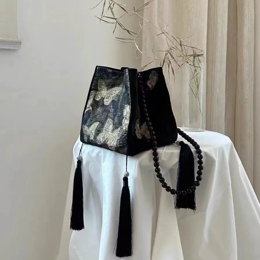 Butterfly Embroidery New Chinese Style Vintage Tassel Handbag Bucket Bag Beaded Chain Niche Single Shoulder Crossbody Bag
Butterfly Embroidery New Chinese Style Vintage Tassel Handbag Bucket Bag Beaded Chain Niche Single Shoulder Crossbody Bag