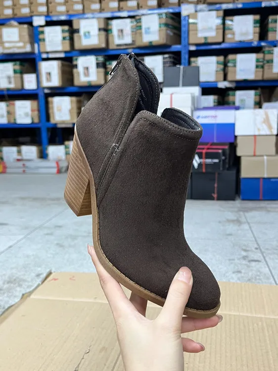 Fashionable Pointed Toe Chunky Heel Ankle Boots Side Zip Comfortable Versatile Short Boots Korean Style Short Booties for Women
Fashionable Pointed Toe Chunky Heel Ankle Boots Side Zip Comfortable Versatile Short Boots Korean Style Short Booties for Women
