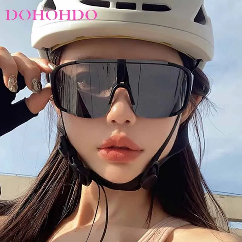 Large Outdoor Frame Square One-piece Sunglasses Woman Morden Brand Designer Fashion Sun Glasses Men Sport Skiing Eyewear UV400
Large Outdoor Frame Square One-piece Sunglasses Woman Morden Brand Designer Fashion Sun Glasses Men Sport Skiing Eyewear UV400