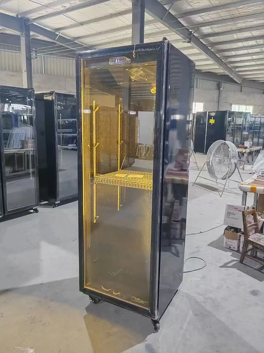 Vertical Single Glass Door Refrigerator with LED Light for Bar Soft Drinks Fridge
Vertical Single Glass Door Refrigerator with LED Light for Bar Soft Drinks Fridge