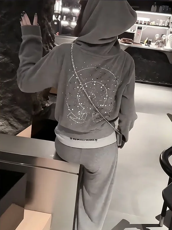 Spring Fashion Casual Set Women's Grey Rhinestone Hoodie Jacket Wide Leg Pants Strap Vest Three Piece Set Ladies Casual Wear
Spring Fashion Casual Set Women's Grey Rhinestone Hoodie Jacket Wide Leg Pants Strap Vest Three Piece Set Ladies Casual Wear