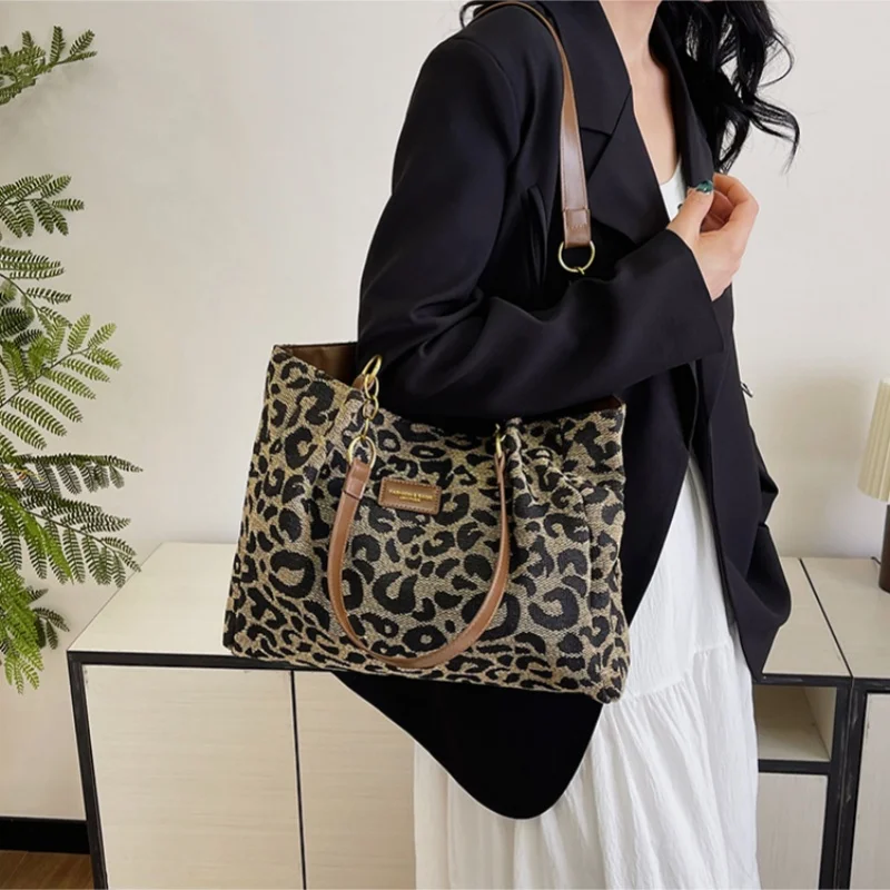 Женская большая сумка с леопардовым принтом, винтажные сумки на молнии, парусиновая сумка на плечо, многофункциональная косметичка, органайзер для путешествий
Женская большая сумка с леопардовым принтом, винтажные сумки на молнии, парусиновая сумка на плечо, многофункциональная косметичка, органайзер для путешествий