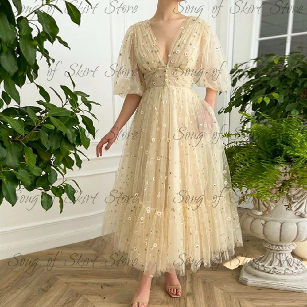 Light Yellow V-Neck A-Line Prom Gown Daisy Flowers Half Sleeve Party Dress Appliques Tea-Length Evening Dresses robes de soirée
Light Yellow V-Neck A-Line Prom Gown Daisy Flowers Half Sleeve Party Dress Appliques Tea-Length Evening Dresses robes de soirée