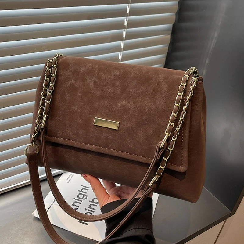 Новая модная винтажная простая сумка на плечо с цепочкой, большая вместительная сумка-тоут, удобные и универсальные текстурные сумки для хранения
Новая модная винтажная простая сумка на плечо с цепочкой, большая вместительная сумка-тоут, удобные и универсальные текстурные сумки для хранения