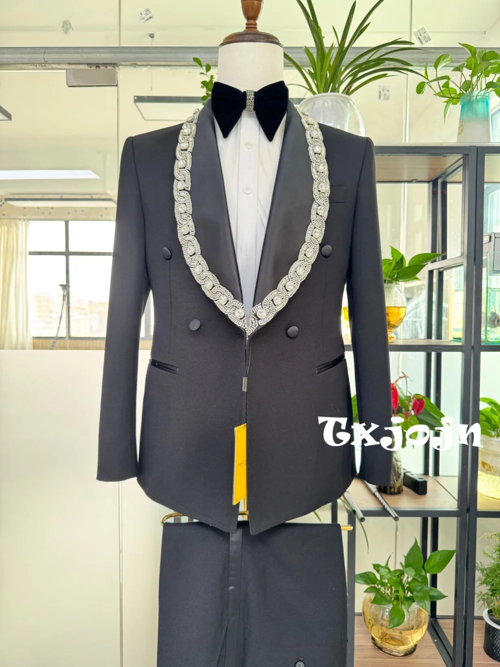 Exquisite Beaded Men's Suits 2 Pieces Wedding Groom Sets Handsome Slit Fit Tuxedo Host Costumes Elegant Suit Set For Performance
Exquisite Beaded Men's Suits 2 Pieces Wedding Groom Sets Handsome Slit Fit Tuxedo Host Costumes Elegant Suit Set For Performance