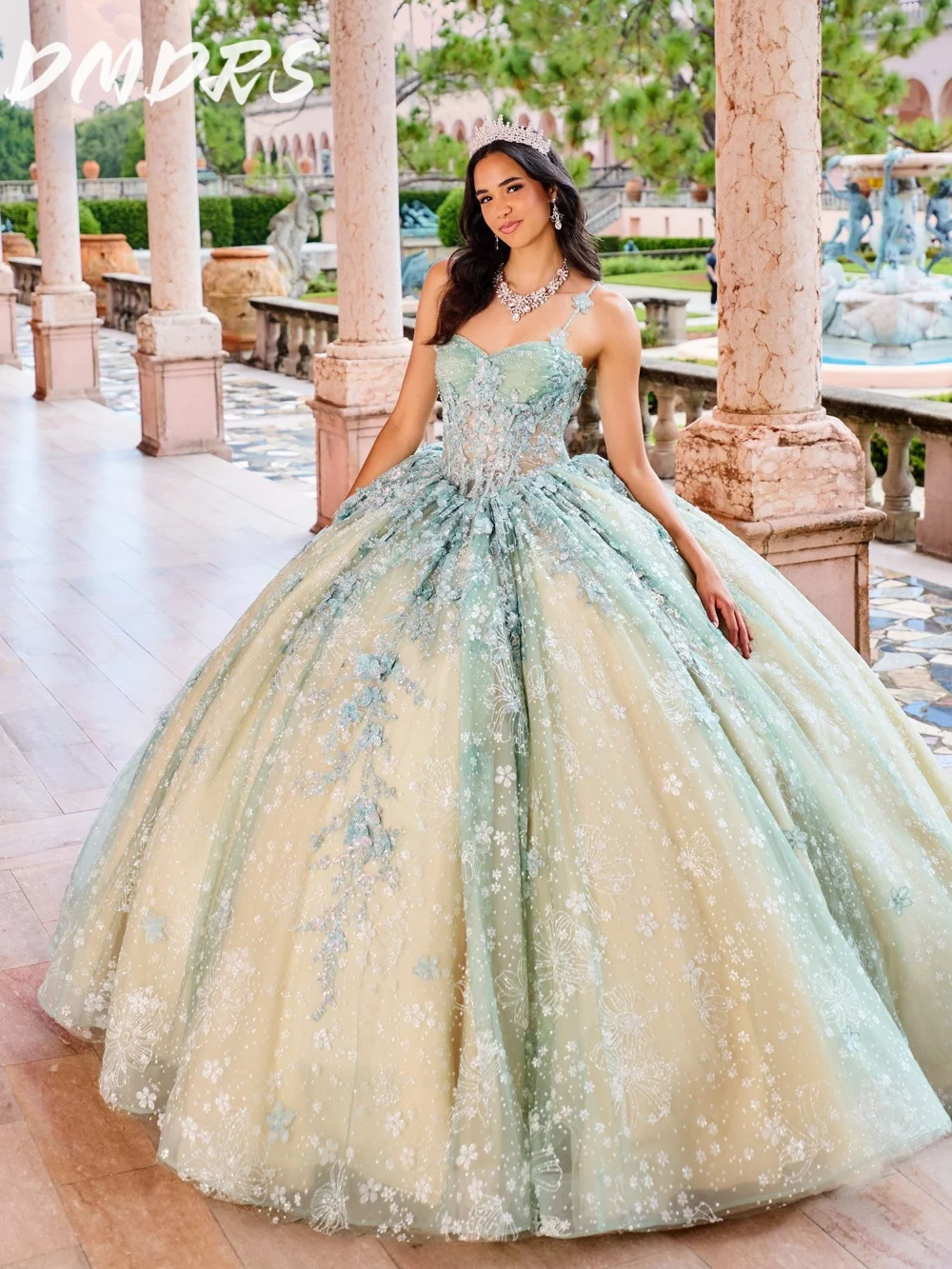 Sexy spaghetti strap Quinceanera Dress Elegant Lace Party Dress Shiny Sleeveless Sparkling Party Gown 16 Customized
Sexy spaghetti strap Quinceanera Dress Elegant Lace Party Dress Shiny Sleeveless Sparkling Party Gown 16 Customized