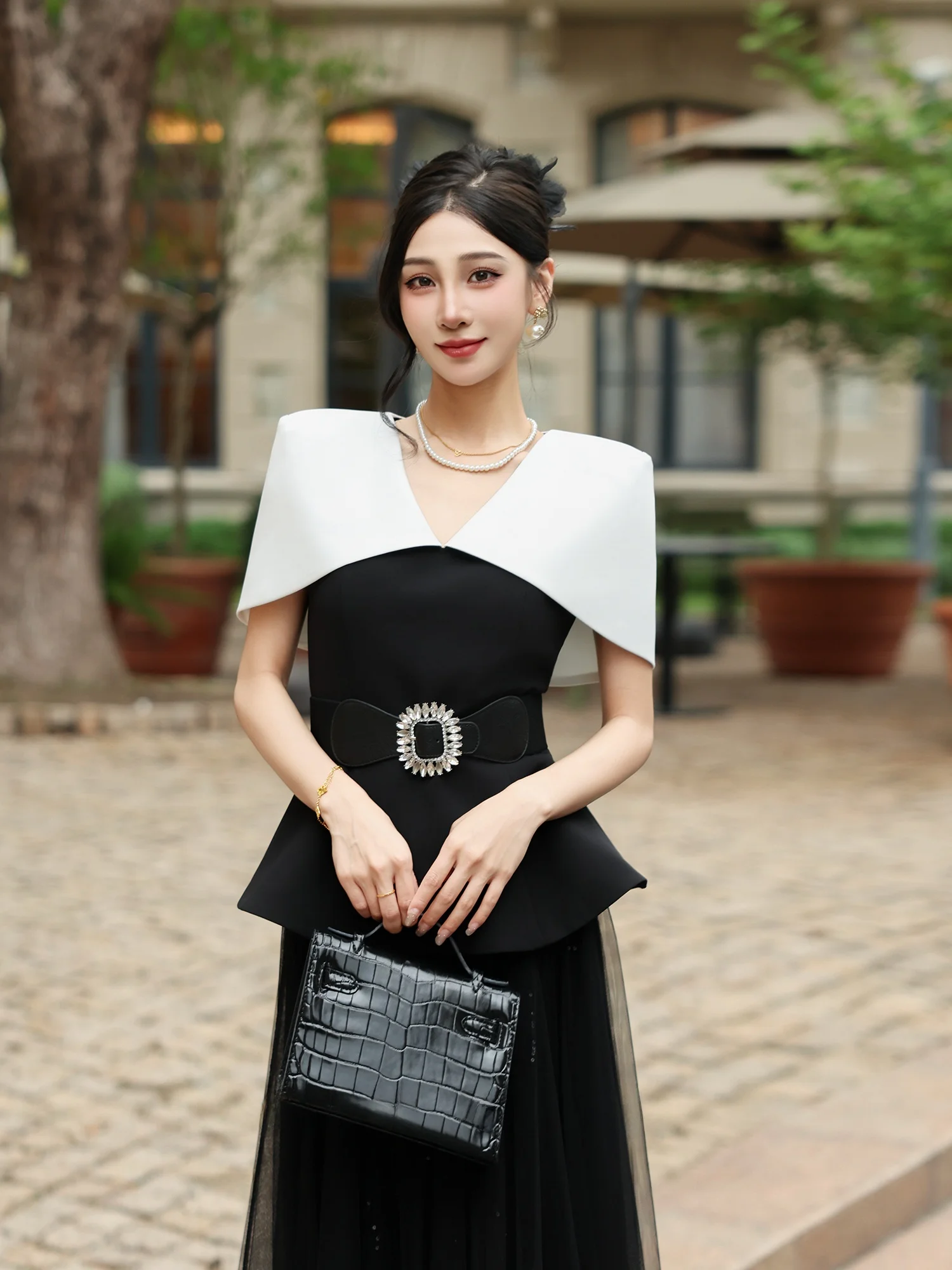 Elegant Summer Original MD Top Color Block Design Slimming Versatile Simple Short Sleeve V-Neck T-Shirt Ladies Fashion
Elegant Summer Original MD Top Color Block Design Slimming Versatile Simple Short Sleeve V-Neck T-Shirt Ladies Fashion