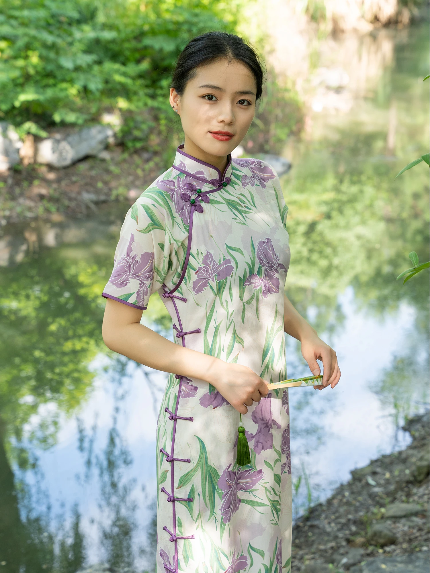 Шелковая футболка свободного кроя с круглым вырезом и низким разрезом, повседневная, для женщин, винтажная, длинная, с цветочным узором
Шелковая футболка свободного кроя с круглым вырезом и низким разрезом, повседневная, для женщин, винтажная, длинная, с цветочным узором