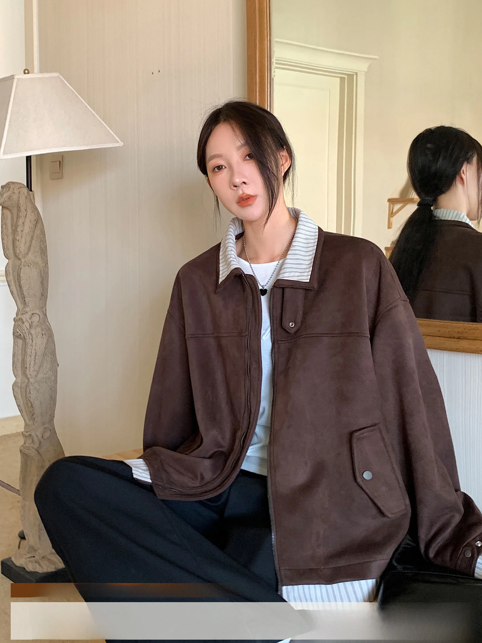 Ретро-куртка в американском стиле с воротником, женская модная замшевая верхняя одежда с полосатыми вставками, свободного кроя, из смесового хлопка и полиэстера, бренд VS What
Ретро-куртка в американском стиле с воротником, женская модная замшевая верхняя одежда с полосатыми вставками, свободного кроя, из смесового хлопка и полиэстера, бренд VS What