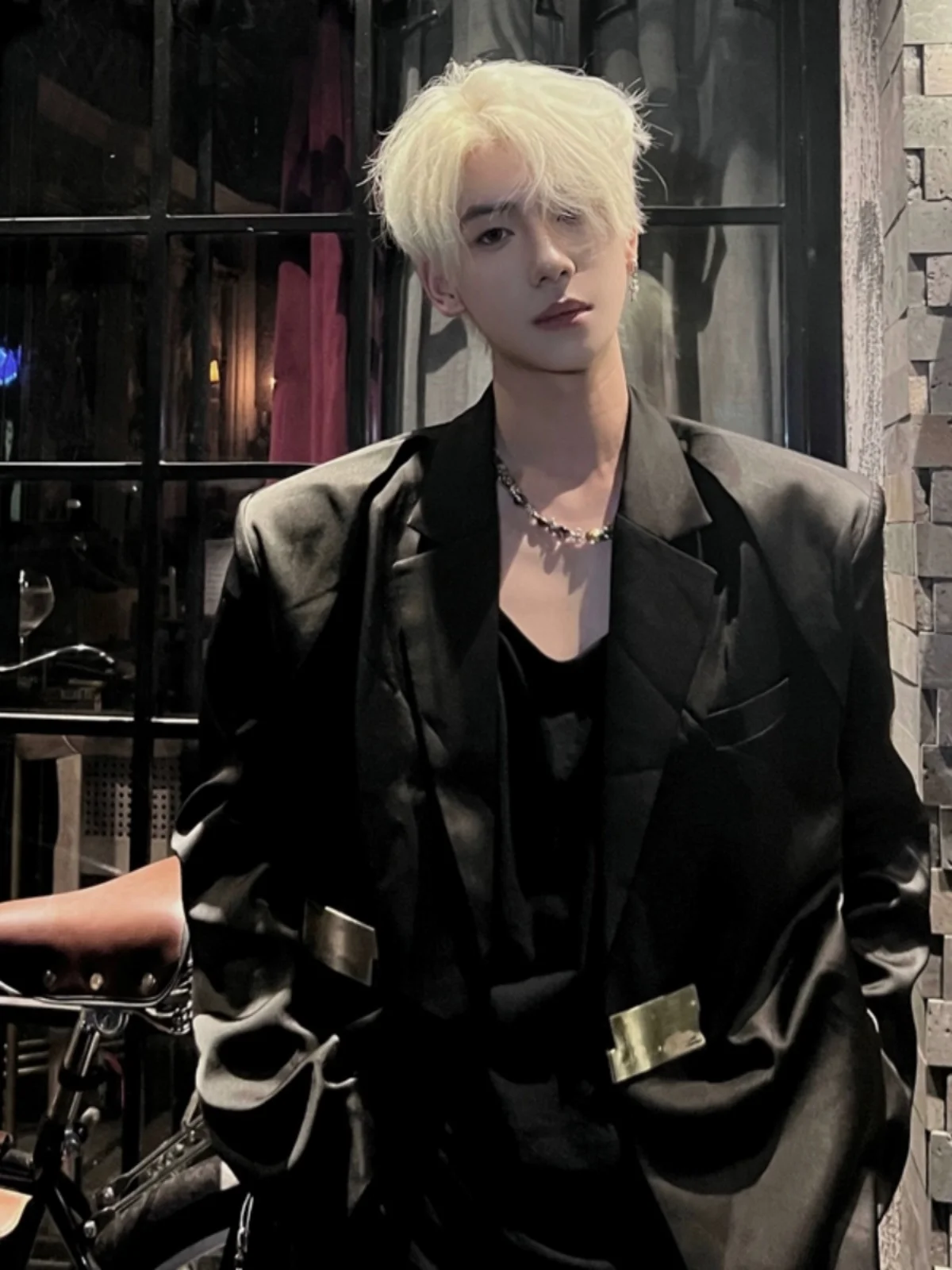 Мужской костюмный пиджак из полиэстера с металлическими пуговицами и мягкой подкладкой на плечах, модный, высококачественный, в стиле Cleanfit, черный, для повседневной носки, DK Boys, из полиэфирного волокна
Мужской костюмный пиджак из полиэстера с металлическими пуговицами и мягкой подкладкой на плечах, модный, высококачественный, в стиле Cleanfit, черный, для повседневной носки, DK Boys, из полиэфирного волокна