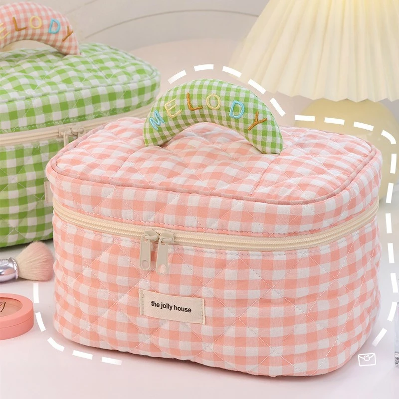 Cute High Appearance Level Portable Plaid Makeup Bag Large Capacity Cosmetics Travel Toiletry Bag
Cute High Appearance Level Portable Plaid Makeup Bag Large Capacity Cosmetics Travel Toiletry Bag