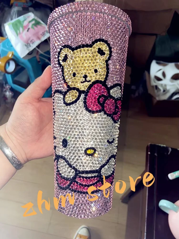 24 унций блестящие стразы украшают прекрасную мультяшную фигурку ручной работы потрясающая постельное ослепие индивидуальная чашка для воды с соломинкой
24 унций блестящие стразы украшают прекрасную мультяшную фигурку ручной работы потрясающая постельное ослепие индивидуальная чашка для воды с соломинкой