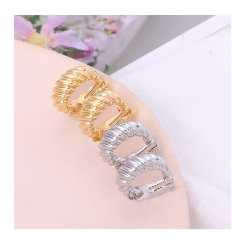 New High-end Ear Clips Fashionable Female Personality Geometric Simplicity Versatile Retro Popular Earrings
New High-end Ear Clips Fashionable Female Personality Geometric Simplicity Versatile Retro Popular Earrings