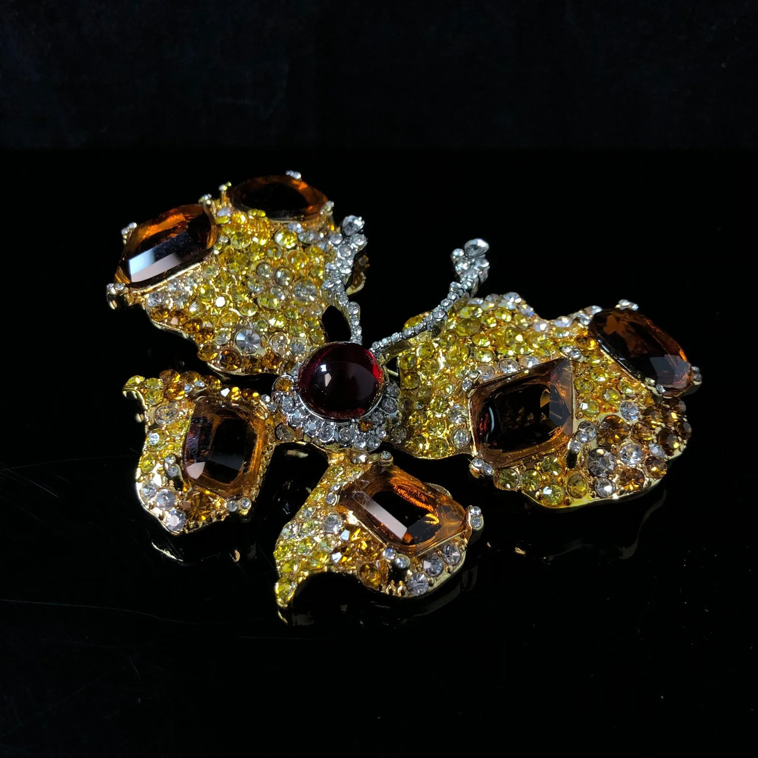 Retro exquisite butterfly brooch schmuck брошка bright fantasy animal corsage dress accessories women's brooch
Retro exquisite butterfly brooch schmuck брошка bright fantasy animal corsage dress accessories women's brooch