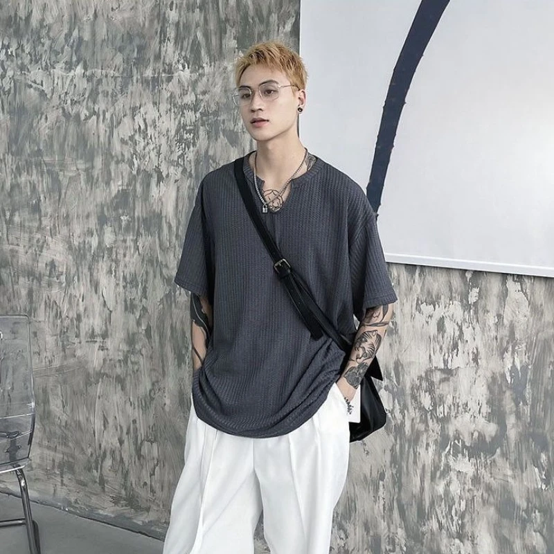 Men's Summer Short Sleeve T-Shirt Streetwear Loose Hollow Out Mesh Top Y2K Vintage Hong Kong Style Ribbed Collar Designer Tee
Men's Summer Short Sleeve T-Shirt Streetwear Loose Hollow Out Mesh Top Y2K Vintage Hong Kong Style Ribbed Collar Designer Tee