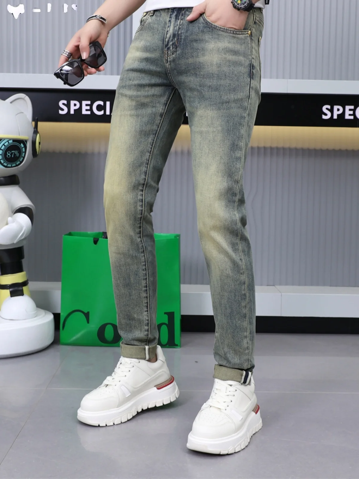 Hong Kong High-End Vintage Faded Men's Jeans Slim Fit American High Street Elastic Casual Long Pants Cotton Stretch Denim
Hong Kong High-End Vintage Faded Men's Jeans Slim Fit American High Street Elastic Casual Long Pants Cotton Stretch Denim