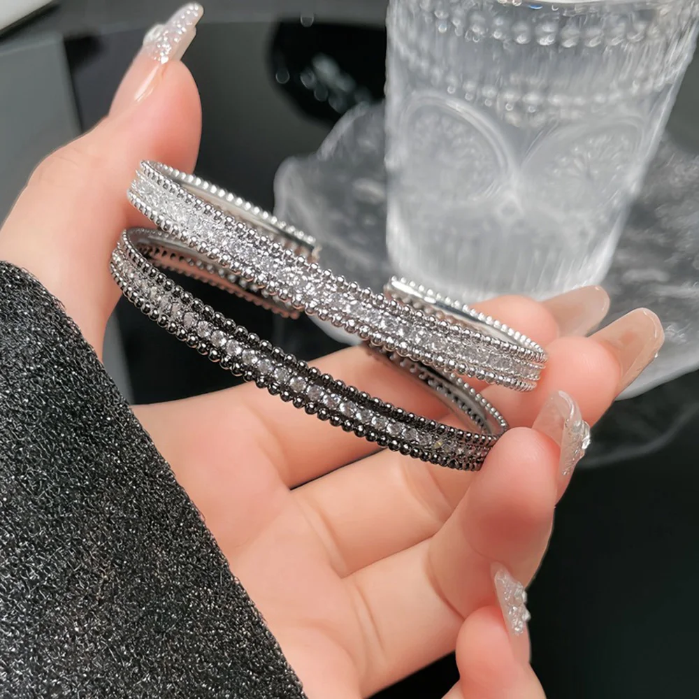 Hot selling product: Starry Sky Women's Bracelet AAA Zircon Open Design Party Versatile Celebrity Wedding Accessories
Hot selling product: Starry Sky Women's Bracelet AAA Zircon Open Design Party Versatile Celebrity Wedding Accessories