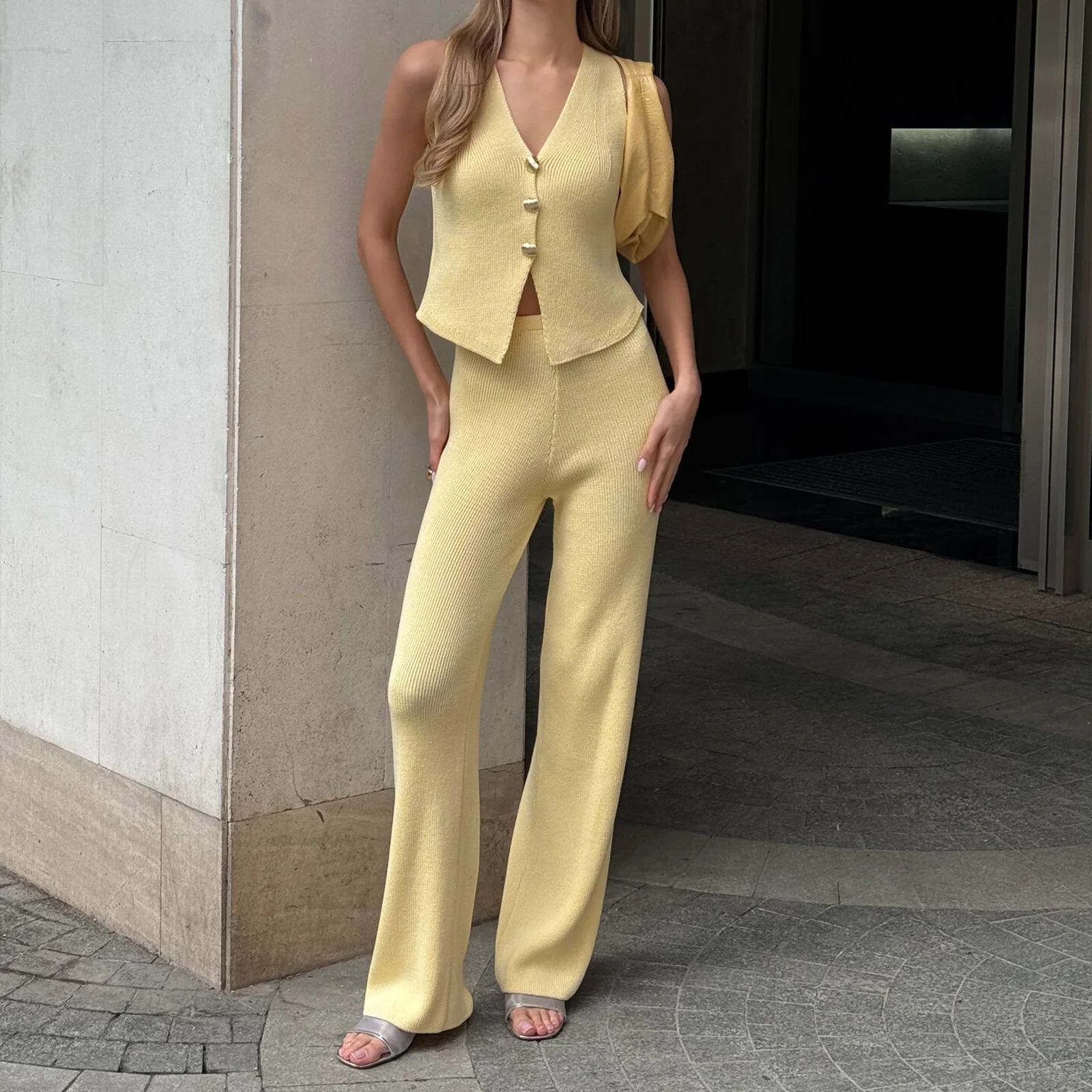 Combhasaki женский летний трикотаж комплект одежды из 2 предметов без рукавов с застежкой на пуговицы с v-образным вырезом тонкий жилет + эластичные длинные брюки с высокой талией
Combhasaki женский летний трикотаж комплект одежды из 2 предметов без рукавов с застежкой на пуговицы с v-образным вырезом тонкий жилет + эластичные длинные брюки с высокой талией