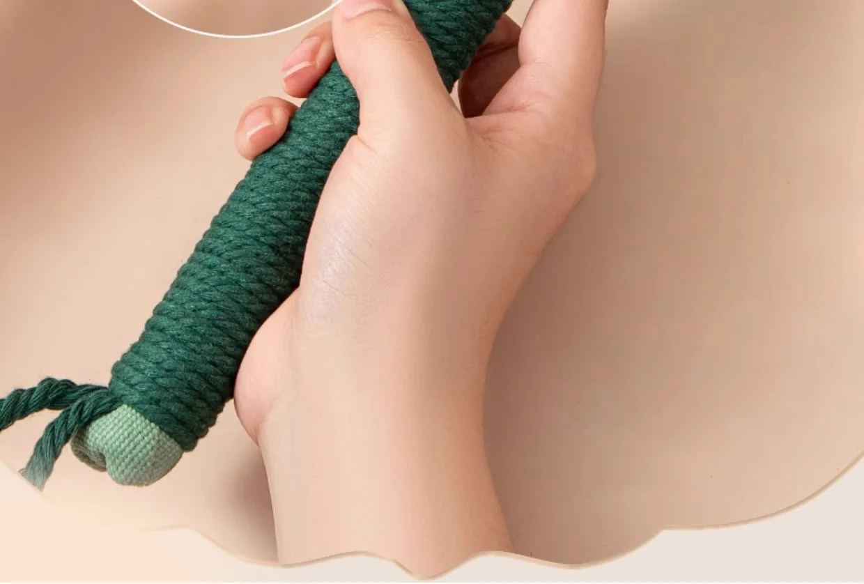 Moxa-infused Massage Hammer for Back Pounding, Shoulder Hammering, and Meridian Tapping, Used for Moxibustion and Massage Moxa-infused Massage Hammer for Back Pounding, Shoulder Hammering, and Meridian Tapping, Used for Moxibustion and Massage