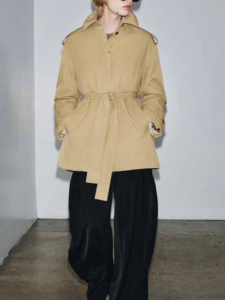 European and American style autumn new fashion trend simple women's clothing lapel button decoration belt pocket jacket
European and American style autumn new fashion trend simple women's clothing lapel button decoration belt pocket jacket