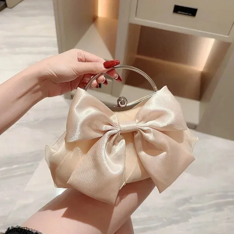 White Satin Bow Fairy Evening Bags Clutch Metal Handle Handbags for Women Wedding Party Bridal Clutches Purse Chain Shoulder Bag
White Satin Bow Fairy Evening Bags Clutch Metal Handle Handbags for Women Wedding Party Bridal Clutches Purse Chain Shoulder Bag