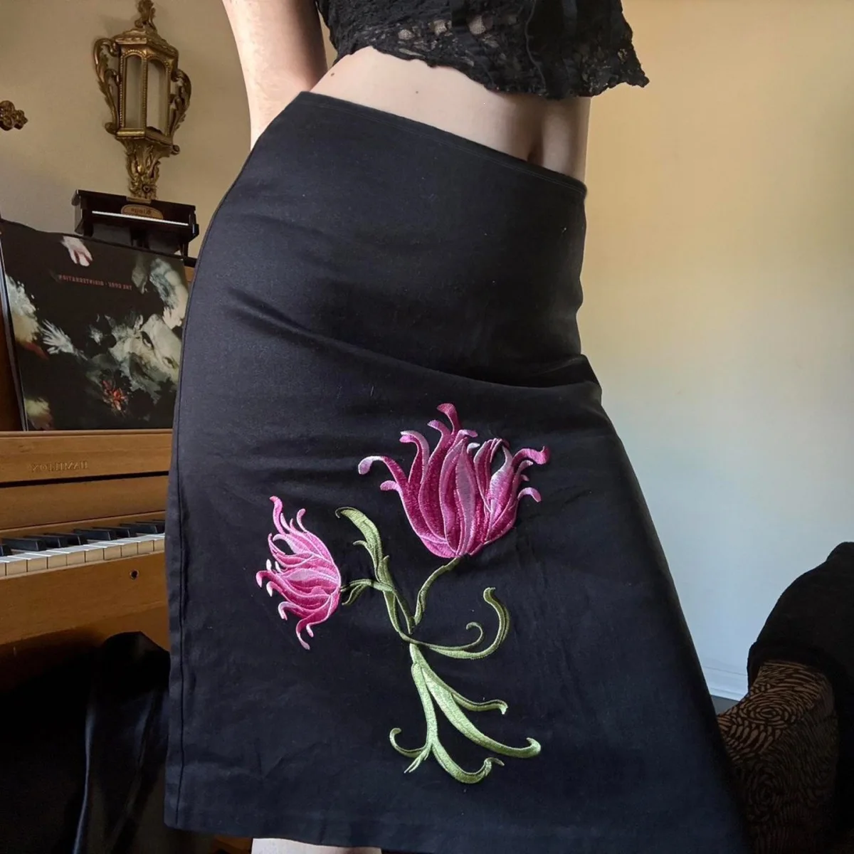 Y2K Millennium style skirt retro slim fit, pink flower print, black hip hugging skirt
Y2K Millennium style skirt retro slim fit, pink flower print, black hip hugging skirt