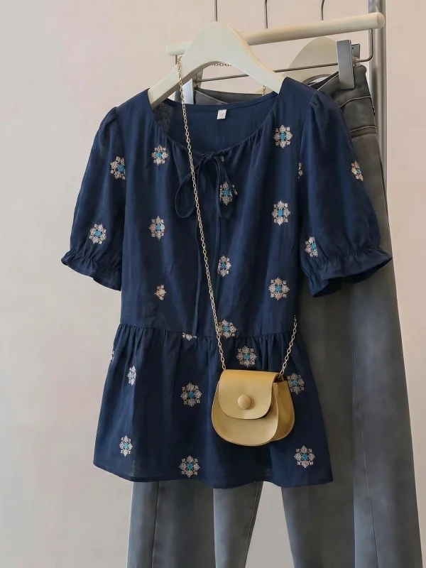 Floral Embroidery Short Sleeve Shirt Women's Summer New Style plus Size Doll Shirt Trendy Age Reduction Top Korean Style Loos...
Floral Embroidery Short Sleeve Shirt Women's Summer New Style plus Size Doll Shirt Trendy Age Reduction Top Korean Style Loos...