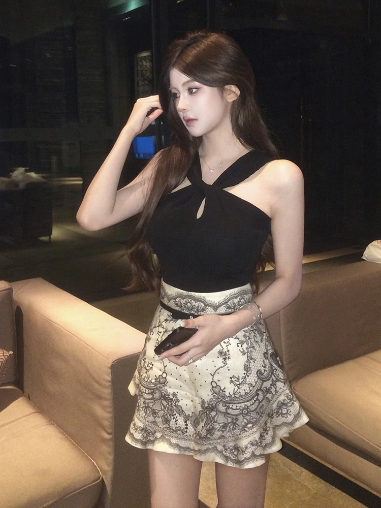 Black Knot Neck Summer Top And Skirt Set plus Size Women's Embroidered Ruffle Pants High Waist A-Line Dress Korean Style
Black Knot Neck Summer Top And Skirt Set plus Size Women's Embroidered Ruffle Pants High Waist A-Line Dress Korean Style
