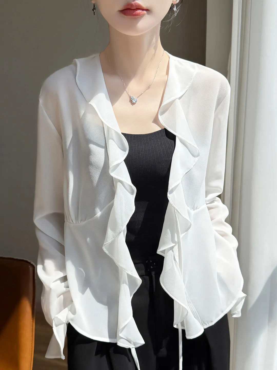 Elegant Long Sleeve V-Neck Georgette Shirt Women's Thin Outerwear Cardigan Top with Bow Tie Lightweight Silk Blend Blouse
Elegant Long Sleeve V-Neck Georgette Shirt Women's Thin Outerwear Cardigan Top with Bow Tie Lightweight Silk Blend Blouse